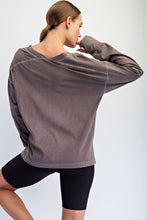Load image into Gallery viewer, PIGMENT WASHED COTTON V-NECK TOP: Regency Green