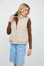Load image into Gallery viewer, PLAID COLLAR QUILTED ZIP-UP VEST: KHAKI