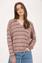 Load image into Gallery viewer, STRIPE V NECK DROP SHOULDER LONG SLEEVE KNIT TOP: CREAM