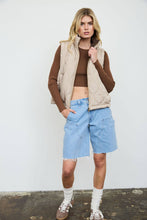 Load image into Gallery viewer, PLAID COLLAR QUILTED ZIP-UP VEST: KHAKI