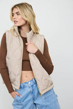 Load image into Gallery viewer, PLAID COLLAR QUILTED ZIP-UP VEST: KHAKI