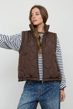 Load image into Gallery viewer, PLAID COLLAR QUILTED ZIP-UP VEST: KHAKI