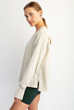 Load image into Gallery viewer, PIGMENT WASHED COTTON V-NECK TOP: Regency Green