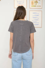 Load image into Gallery viewer, ROUND NECK SHORT SLEEVE EXPOSED SEAM KNIT TOP: MOCHA