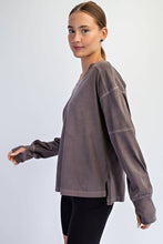 Load image into Gallery viewer, PIGMENT WASHED COTTON V-NECK TOP: Regency Green