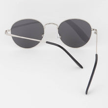 Load image into Gallery viewer, Minimal Tinted Round Sunglasses: Mix Color