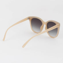 Load image into Gallery viewer, Tinted Cateye Sunglasses: Mix Color