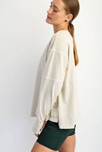 Load image into Gallery viewer, PIGMENT WASHED COTTON V-NECK TOP: Regency Green