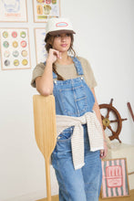 Load image into Gallery viewer, ROUND NECK SHORT SLEEVE EXPOSED SEAM KNIT TOP: MOCHA