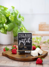 Load image into Gallery viewer, 5.5 oz Wax Melts: Strawberry Patch
