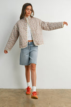 Load image into Gallery viewer, FLORAL QUILTED JACKET WITH LIGHTWEIGHT BOHO PRINT: LAVENDER / IVORY