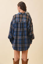 Load image into Gallery viewer, Kambrie Plaid Flannel Shirt: Blue Multi / Contemporary