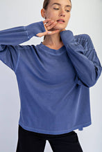 Load image into Gallery viewer, PIGMENT WASHED COTTON V-NECK TOP: Regency Green