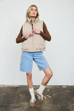 Load image into Gallery viewer, PLAID COLLAR QUILTED ZIP-UP VEST: KHAKI