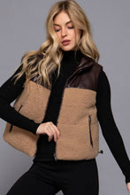 Load image into Gallery viewer, Reversible Faux Leather-Sherpa Contrast Padding Crop Vest: BLK-black
