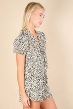 Load image into Gallery viewer, Leopard Printed Woven Top: MOCHA MIX
