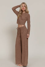 Load image into Gallery viewer, Long Sleeve Crew Neck Top: Wine
