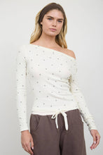Load image into Gallery viewer, POLKA DOT BOAT NECK RIBBED LONG SLEEVE KNIT TOP: MAROON

