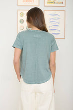 Load image into Gallery viewer, ROUND NECK SHORT SLEEVE EXPOSED SEAM KNIT TOP: MOCHA
