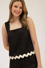 Load image into Gallery viewer, CONTRAST WAVY HEM SLEEVELESS TOP: BLACK
