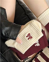 Load image into Gallery viewer, BOW HALF CREW THROWBACK SOCKS | Off White
