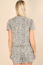 Load image into Gallery viewer, Leopard Printed Woven Top: MOCHA MIX
