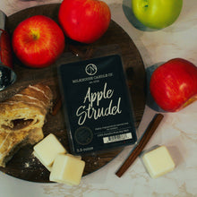 Load image into Gallery viewer, 5.5 oz Wax Melts: Apple Strudel
