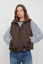 Load image into Gallery viewer, PLAID COLLAR QUILTED ZIP-UP VEST: KHAKI
