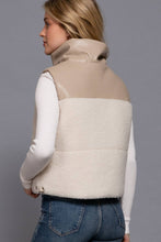 Load image into Gallery viewer, Reversible Faux Leather-Sherpa Contrast Padding Crop Vest: BLK-black
