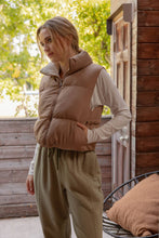 Load image into Gallery viewer, REVERSIBLE ZIP UP CROPPED PUFFER VEST: HUNTER GREEN
