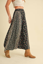 Load image into Gallery viewer, Melanie Skirt: Black Floral

