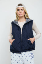 Load image into Gallery viewer, PLAID COLLAR QUILTED ZIP-UP VEST: KHAKI
