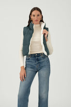 Load image into Gallery viewer, REVERSIBLE ZIP UP CROPPED PUFFER VEST: HUNTER GREEN
