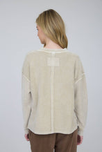 Load image into Gallery viewer, WASHED POCKET DETAIL LONG SLEEVE RIB KNIT TOP: CREAM
