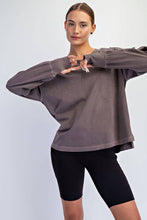 Load image into Gallery viewer, PIGMENT WASHED COTTON V-NECK TOP: Regency Green
