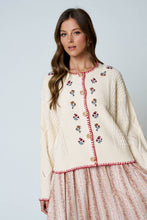 Load image into Gallery viewer, FLORAL EMBROIDERY CONTRAST STITCH KNIT CARDIGAN: CREAM
