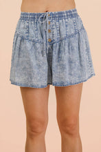 Load image into Gallery viewer, Washed Chambray Button Down Flare Shorts: LT INDIGO
