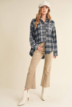Load image into Gallery viewer, Noelle Flannel Shirt: Oat
