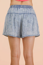 Load image into Gallery viewer, Washed Chambray Button Down Flare Shorts: LT INDIGO
