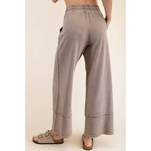 Load image into Gallery viewer, MINERAL WASHED WIDE LEG PANT: Mocha
