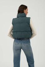Load image into Gallery viewer, REVERSIBLE ZIP UP CROPPED PUFFER VEST: HUNTER GREEN
