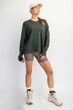 Load image into Gallery viewer, PIGMENT WASHED COTTON V-NECK TOP: Regency Green
