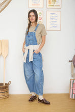 Load image into Gallery viewer, ROUND NECK SHORT SLEEVE EXPOSED SEAM KNIT TOP: TERRACOTTA
