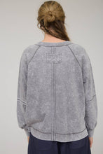 Load image into Gallery viewer, WASHED V NECK EXPOSED SEAM LONG SLEEVE KNIT TOP: INDIGO BLUE
