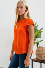 Load image into Gallery viewer, TULIP SLEEVE BACK BUTTON BLOUSE: KELLY GREEN
