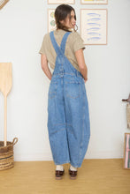 Load image into Gallery viewer, ROUND NECK SHORT SLEEVE EXPOSED SEAM KNIT TOP: MOCHA
