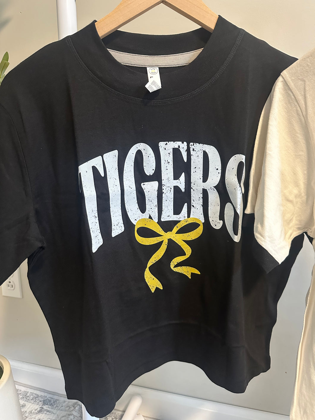 Tigers Bow Tee Cropped