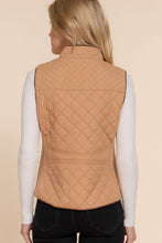 Load image into Gallery viewer, Suede Piping Detail Rib Quilted Padding Vest: BLK-black / L
