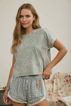 Load image into Gallery viewer, WASHED SHORT SLEEVE BOXY KNIT TOP : OLIVE
