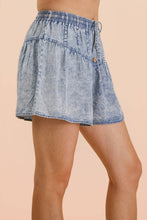 Load image into Gallery viewer, Washed Chambray Button Down Flare Shorts: LT INDIGO
